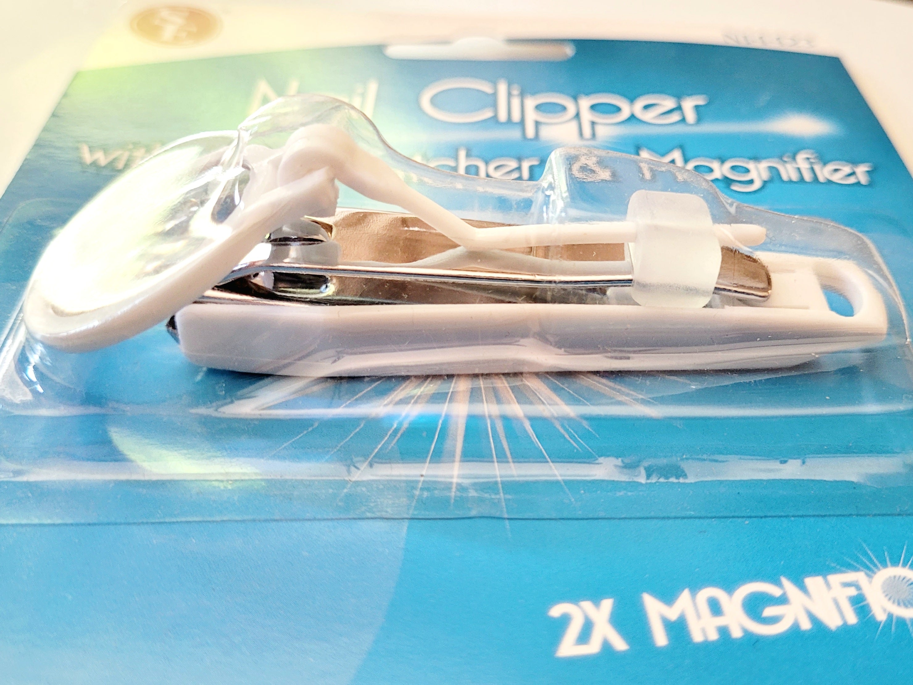 Nail clipper white large with magnifier and catcher